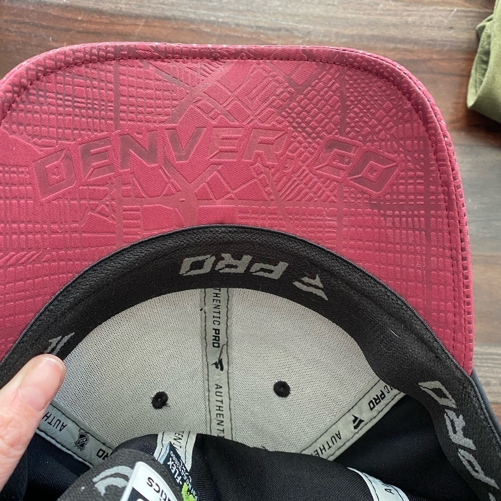 NHL Avalanche Hat - Picture 2 of 5